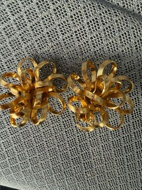 1960s Napier Textured Gold Ribbon Flower Clip Earrings
